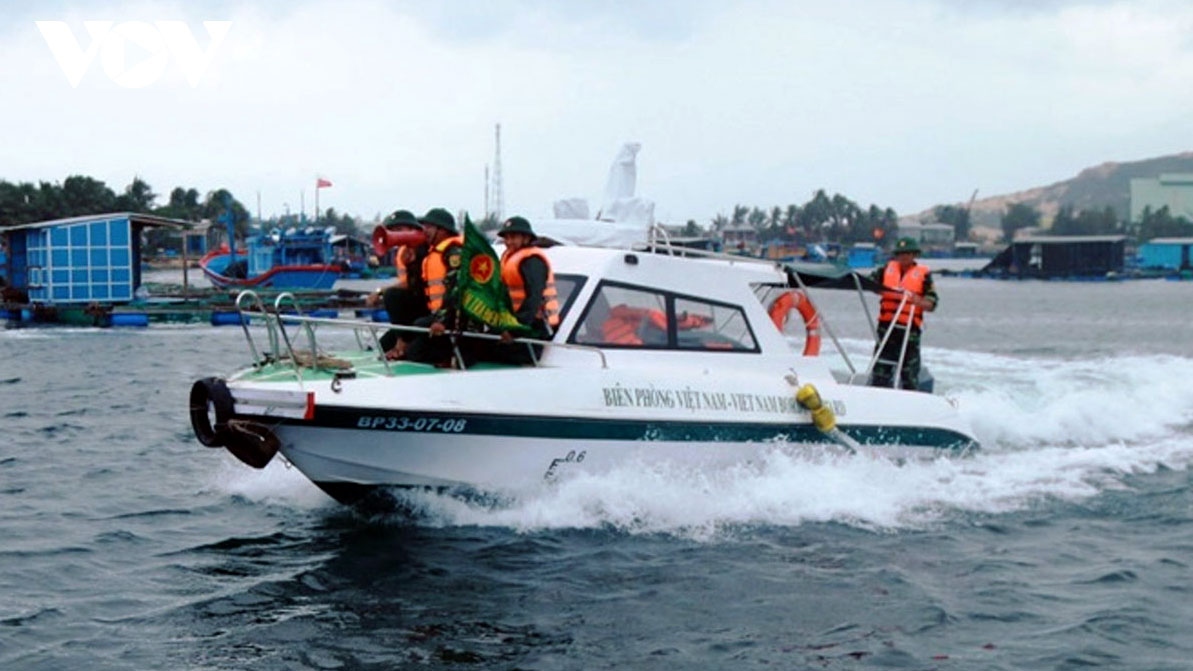 Bộ đội biên phòng Hà Tĩnh kêu gọi tàu thuyền về nơi tránh trú an toàn, Ảnh minh họa: KT