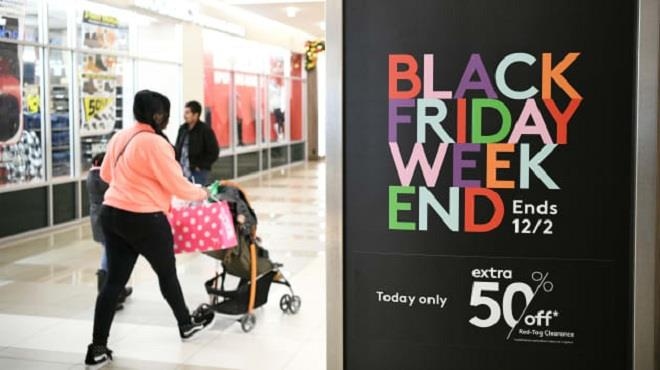 Black Friday là ngày hội giảm giá lớn nhất trong năm. (Ảnh: Reuters).