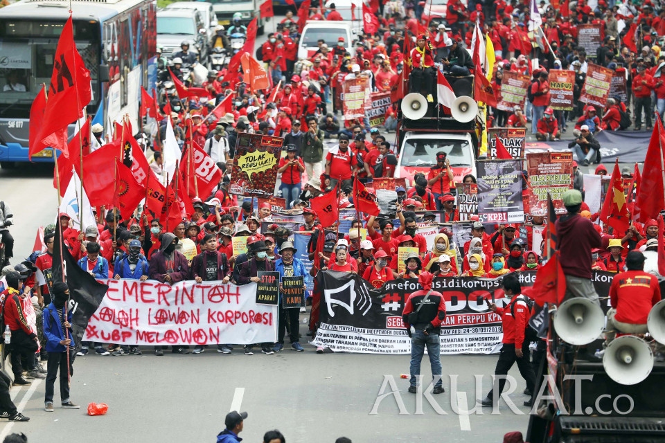 Biểu tình chống Luật tạo việc làm ngày một leo thang tại Indonesia