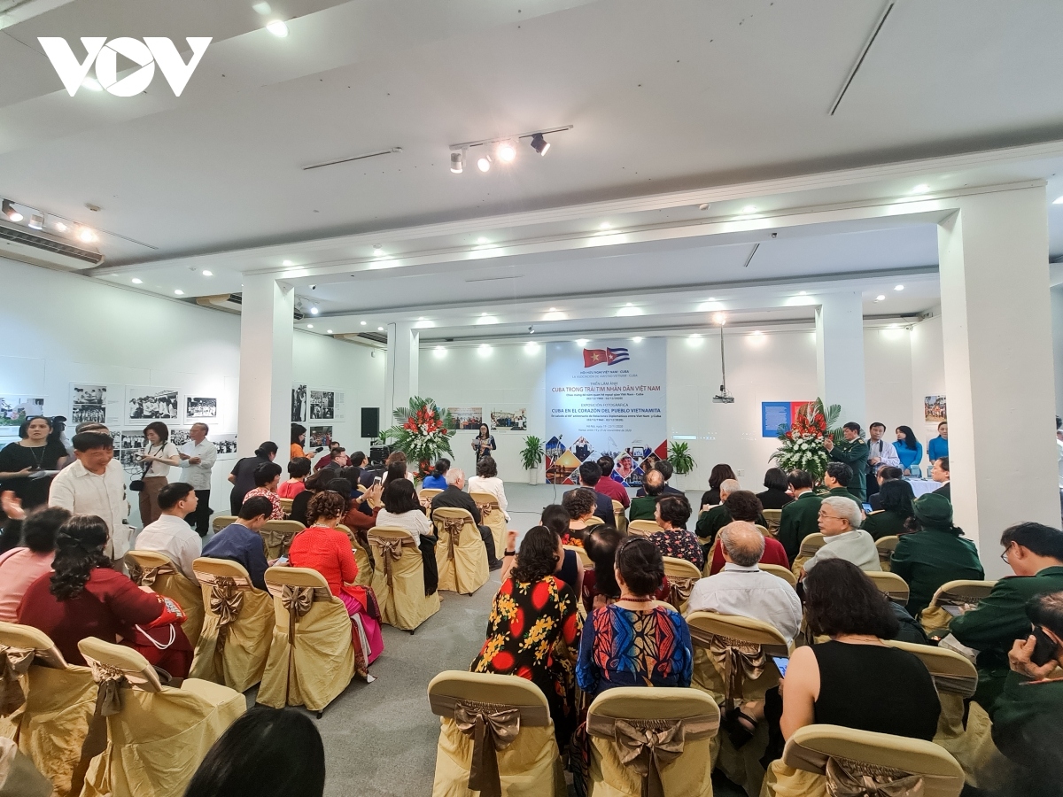 A large number of delegates are in attendance for the photo exhibition’s opening ceremony in Hanoi. 