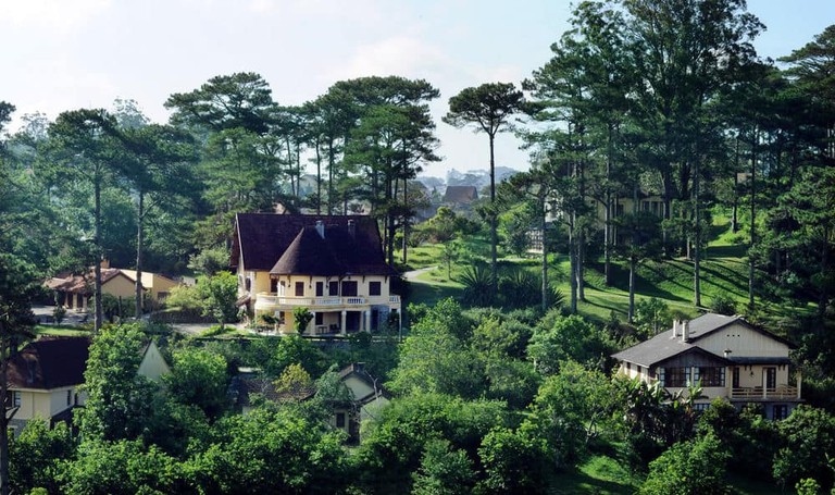Tourists really feel like they’re amid nature at the Ana Mandara Villas Dalat, despite the touristy areas just being a short taxi ride away. The hotel has a spa, a pool, a restaurant, and plenty of activities to keep children busy.