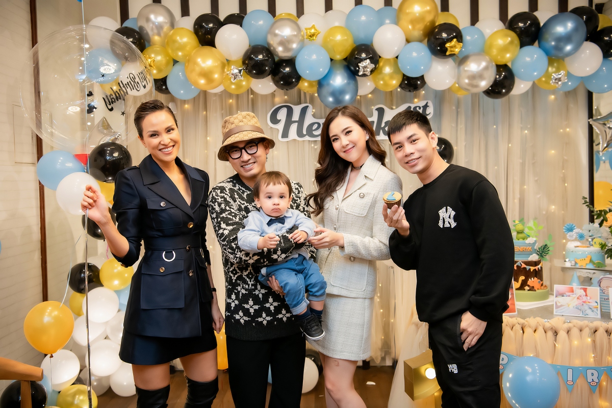 Vợ chồng Phương Mai mở tiệc sinh nhật 1 tuổi cho con trai