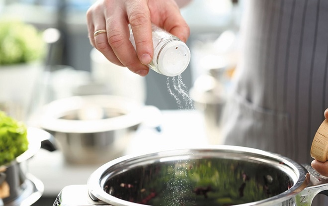 Những sai lầm khi dùng muối nấu ăn bạn cần biết