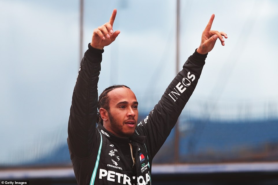 Ở mùa giải này, Lewis Hamilton đã san bằng và vượt qua kỷ lục 91 lần thắng chặng của Michael Schumacher.