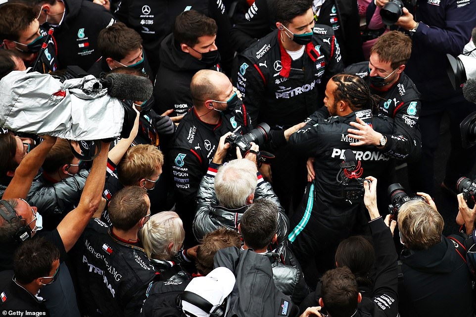 Ngoài chiến tích 7 lần vô địch của cá nhân, Lewis Hamilton còn giúp Mercedes tạo ra kỷ lục vô địch đội đua 7 năm liên tiếp.