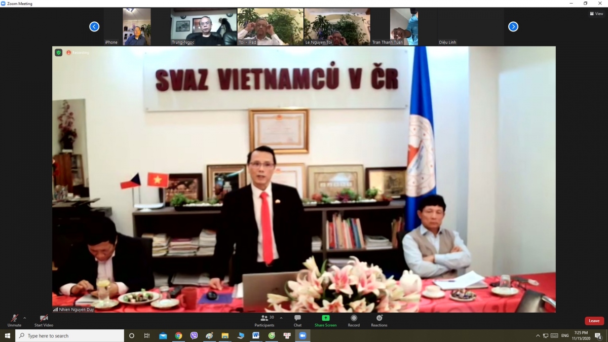 Họp trực tuyến cộng đồng người Việt tại Séc