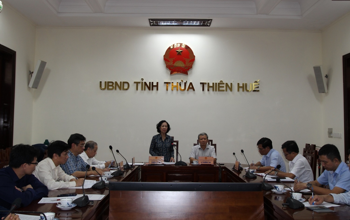 Trưởng ban Dân vận Trung ương làm việc và tặng quà tại tỉnh Thừa Thiên Huế