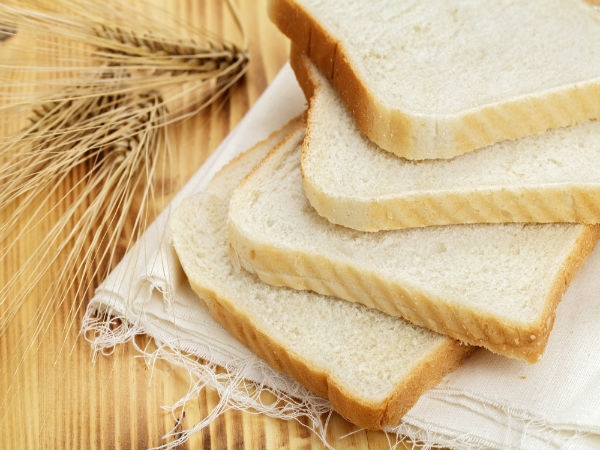 Hạn chế ăn tinh bột: Các loại thực phẩm chứa tinh bột như bột mì trắng, gạo trắng và mì ống có liên quan trực tiếp đến nguy cơ thừa cân và béo phì. Các thực phẩm này làm tăng vọt mức đường huyết, gây tình trạng viêm, khiến mặt bạn trông sưng phù.