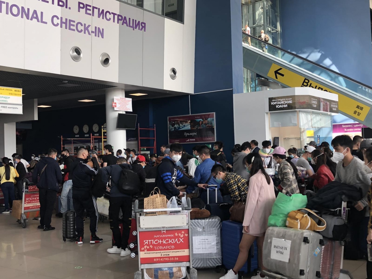 Chuyến bay đưa hơn 280 người Việt từ Nga về nước hạ cánh ở Cam Ranh