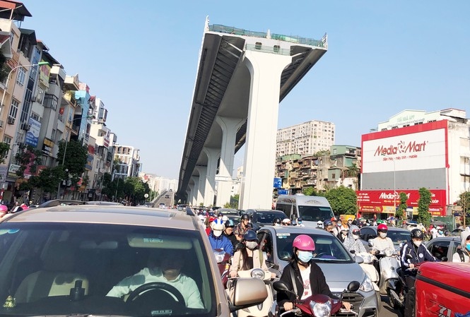 Phương án nào cũng khó khả thi, chỉ khi thông tuyến hoàn toàn từ Ngã Tư Sở xuống đến cầu Vĩnh Tuy khi đó mới hạn chế được ùn tắc.