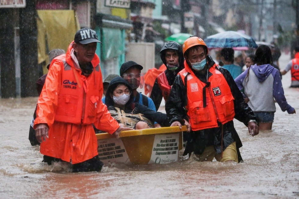 Philippines chật vật cứu hàng nghìn người dân bị cô lập vì nước lũ