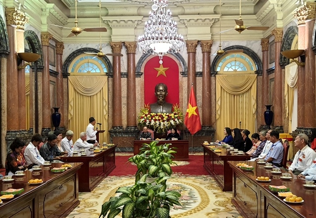 Phó Chủ tịch nước tiếp đoàn người có công tỉnh Tiền Giang