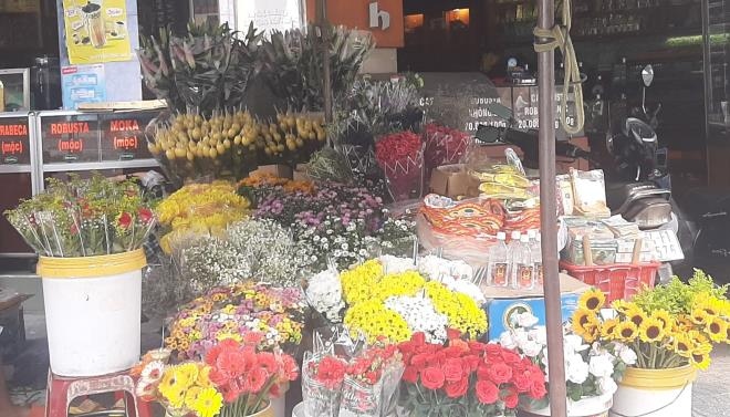 Cửa hàng hoa trên dường Tôn Thất Đạm, Quận 1, TP. HCM. (Ảnh: Mai Thy)