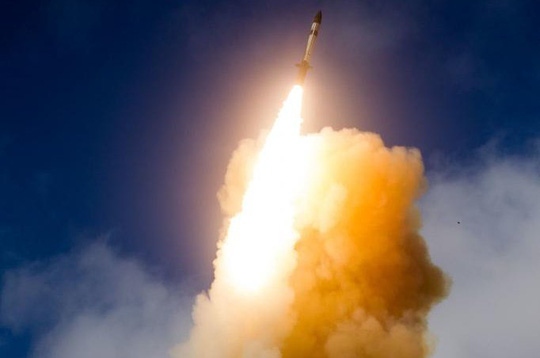 Mỹ lần đầu tiên đánh chặn thành công tên lửa ngoài khí quyển