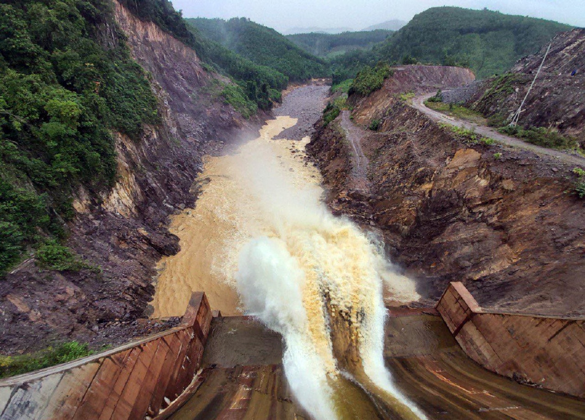 Thủy điện Thượng Nhật lại tích nước trái phép, chống lệnh của lãnh đạo tỉnh