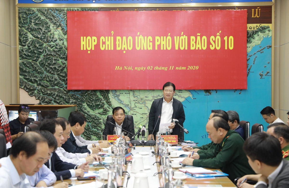 Phó Thủ tướng Chính phủ Trịnh Đình Dũng - Trưởng Ban Chỉ đạo Trung ương về PCTT phát biểu tổng kết cuộc họp.