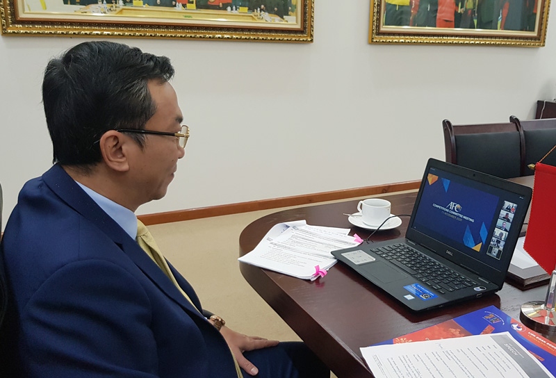 Ông Trần Quốc Tuấn chủ trì cuộc họp trực tuyến của AFC để ra phương án tổ chức các giải đấu diễn ra trong năm 2021 (Ảnh: VFF).