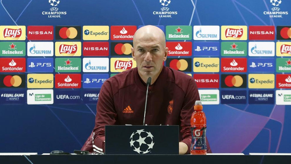 HLV Zidane trong cuộc họp báo trước trận đấu. (Ảnh: Marca)