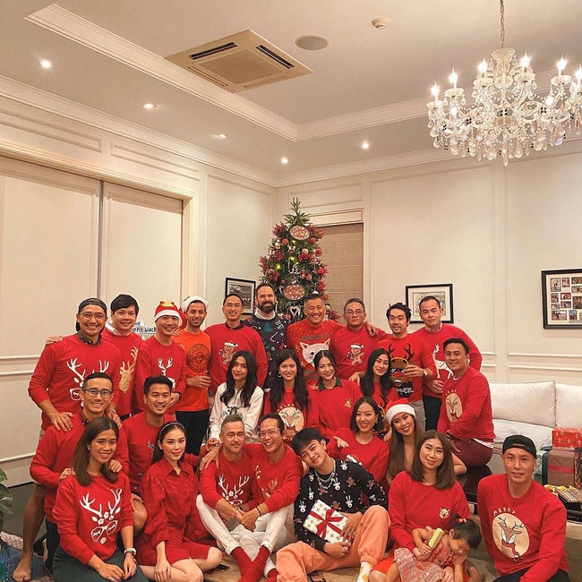 Chuyện showbiz: Tăng Thanh Hà đón tiệc Giáng sinh ấm áp bên người thân và bạn bè