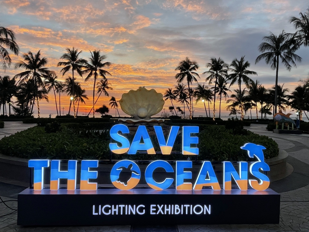 Đảo ngọc Phú Quốc đón mùa lễ hội với triển lãm ánh sáng “Save the Oceans”