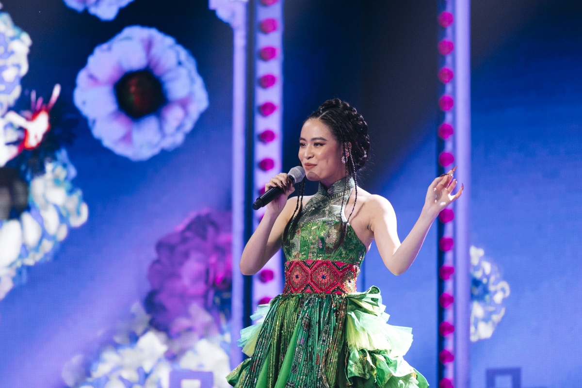 Hoàng Thuỳ Linh, Binz cùng dàn Rap Việt hội ngộ tại sân khấu thực tế ảo "Lễ hội Ánh sáng"