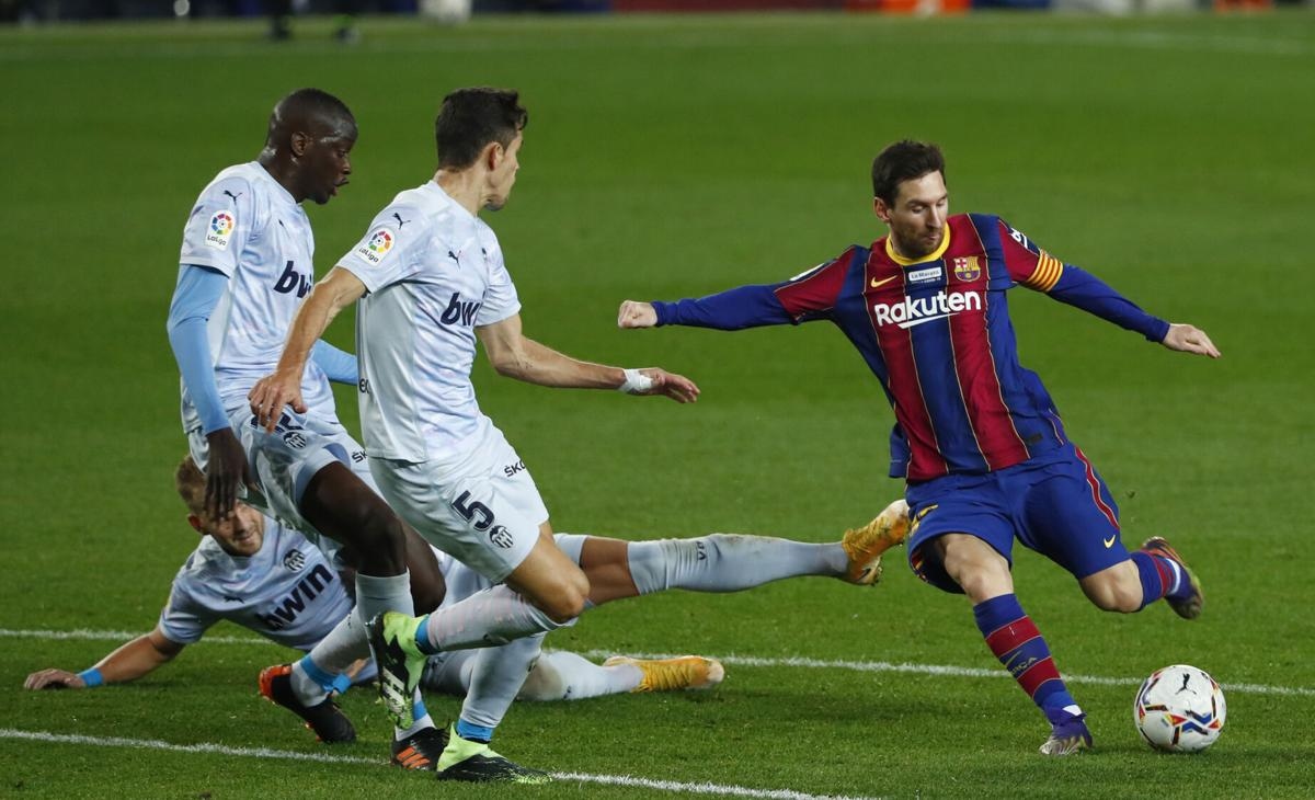 Messi ghi bàn, Barca vẫn bị Valencia cầm hòa