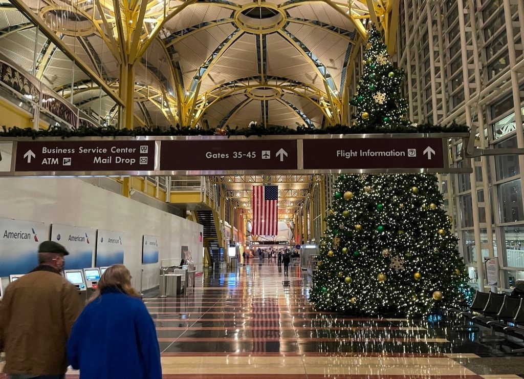 Hơn 80 triệu người Mỹ đi lại trong mùa Giáng sinh bất chấp Covid-19