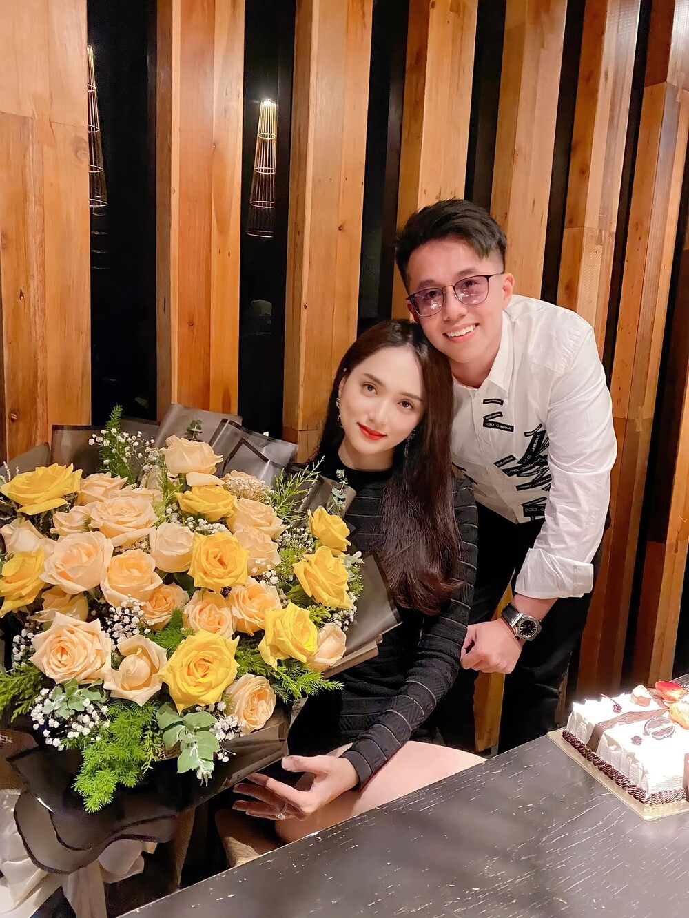 Chuyện showbiz: Hương Giang mừng sinh nhật bên bạn trai CEO nhưng vẫn bị antifan "cà khịa"