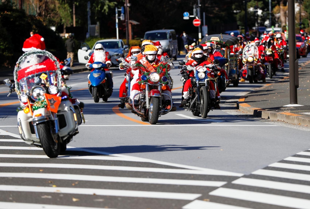 Những ông già Noel “siêu ngầu” diễu hành cổ vũ chống lạm dụng trẻ em ở Nhật Bản
