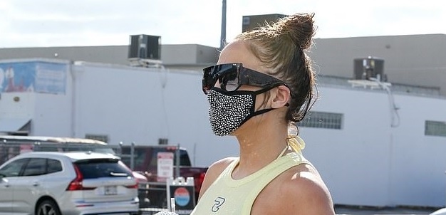 Jennifer Lopez "bốc lửa" rời khỏi phòng tập gym sau quyết định hủy đám cưới