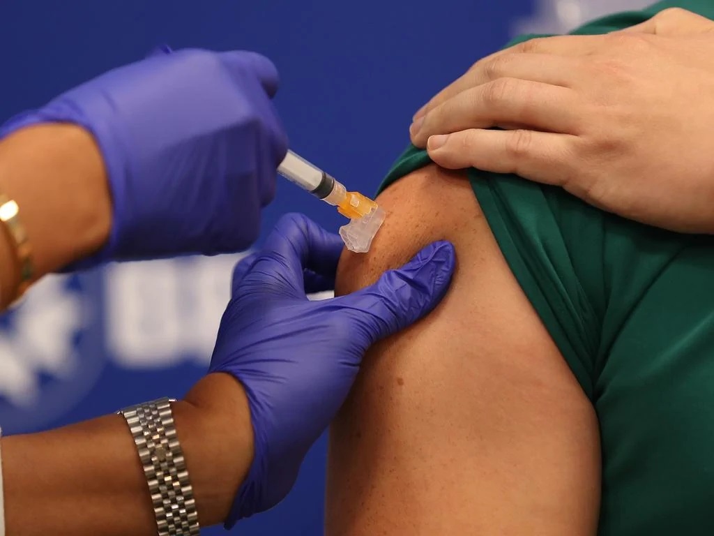 Australia sẽ hoàn thành tiêm chủng vaccine Covid-19 cho người dân vào tháng 10/2021