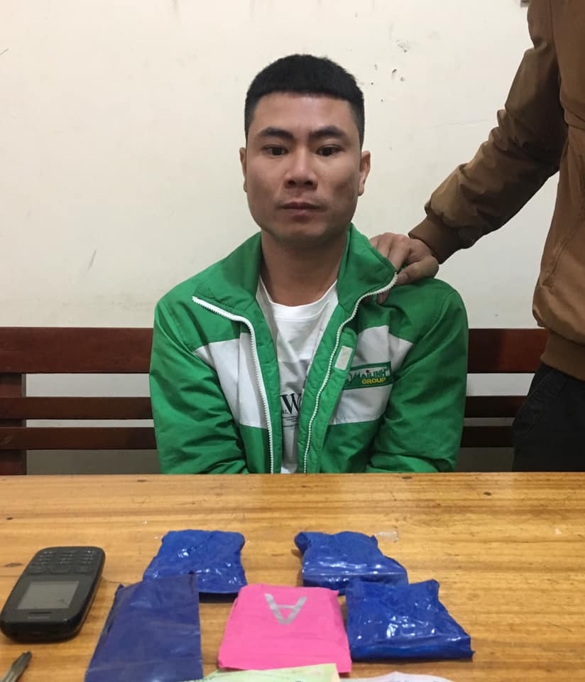 Lên biên giới gom “hàng trắng” về xé lẻ bán cho con nghiện ở Nghệ An
