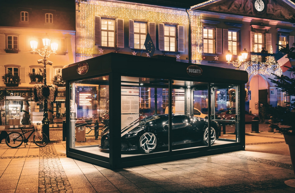 Bugatti trưng bày siêu xe trị giá 13 triệu USD dịp Giáng Sinh