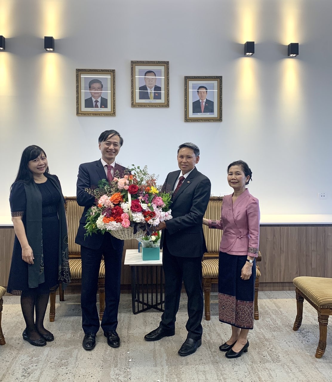 Đại sứ Việt Nam tại Australia chúc mừng 45 năm Quốc khánh CHDCND Lào
