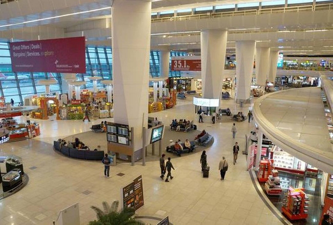 Hỗn loạn tại sân bay Delhi (Ấn Độ), 500 hành khách từ Anh bị mắc kẹt