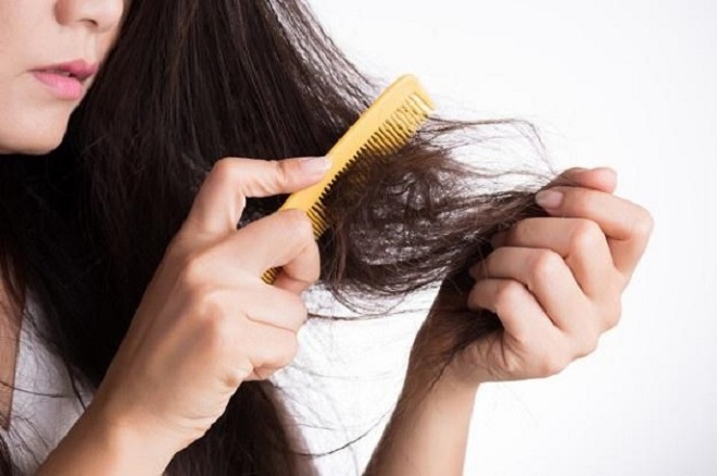 Những thói quen hàng ngày đang phá hủy mái tóc của bạn