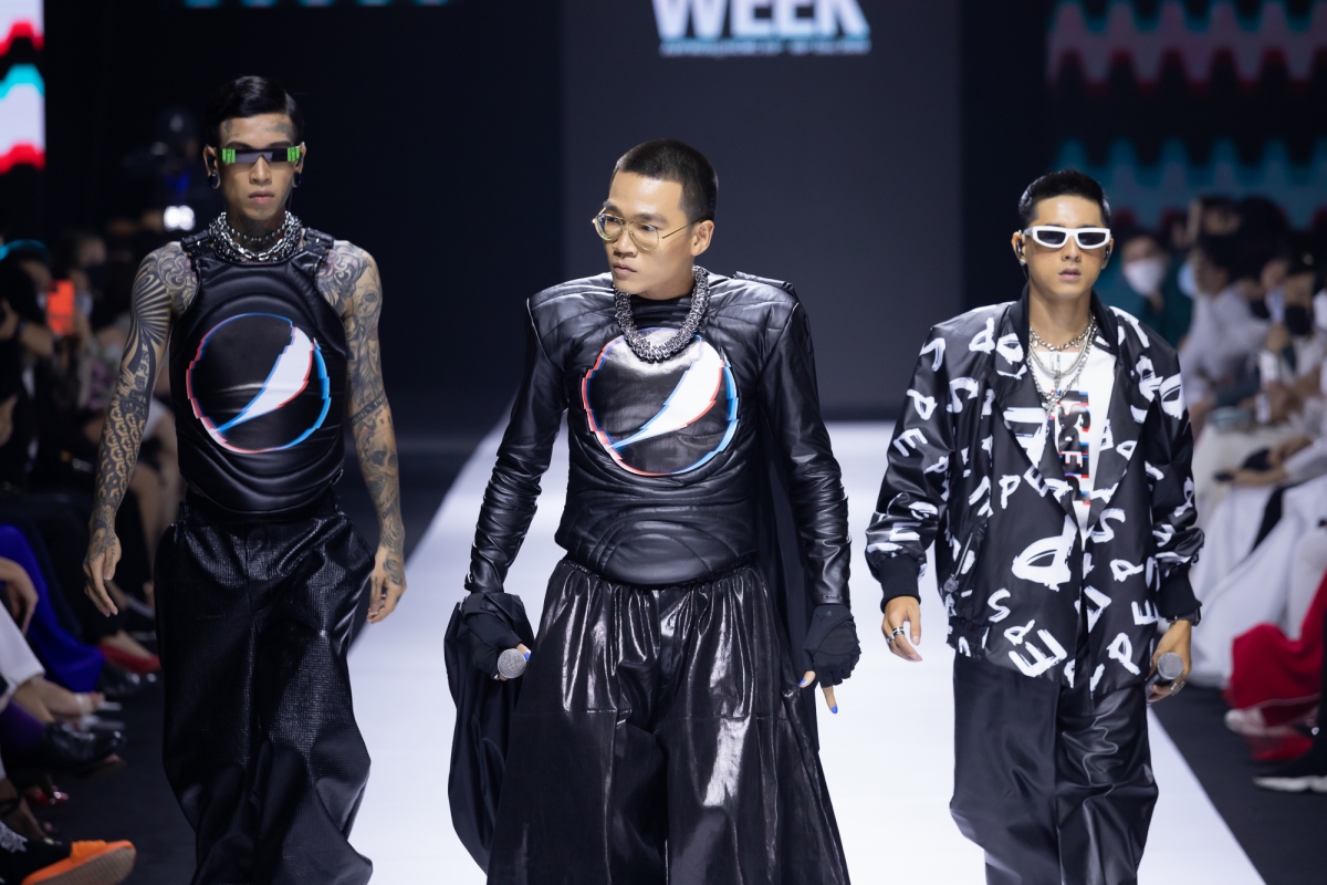 Wowy, Dế Choắt và Lăng LD làm bùng nổ sàn catwalk khi diễn thời trang