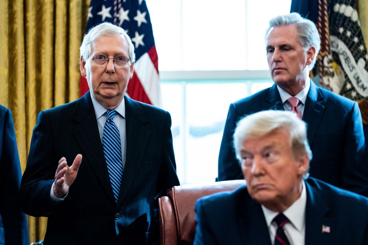 Tổng thống Trump nói Mitch McConnell "từ bỏ quá sớm"