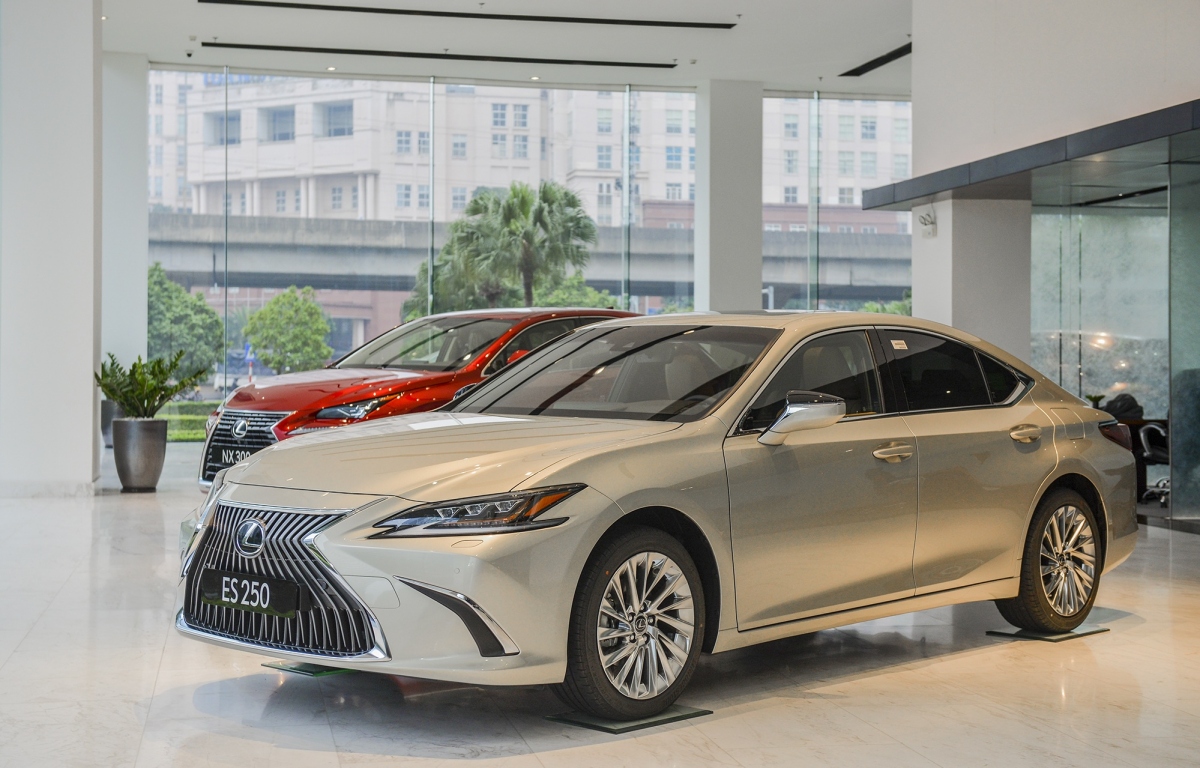 Lexus ES 2021 giá từ 2,54 tỷ đồng thay đổi những gì?