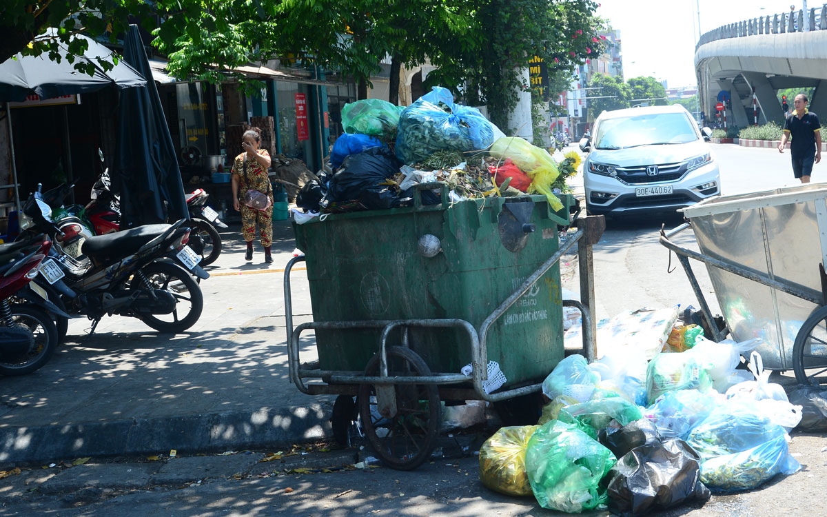 Quận Hoàn Kiếm, Hà Nội bắt đầu đấu thầu thu gom, phân loại rác tại nhà