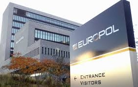 Europol cảnh báo nguy cơ vaccine giả và lừa đảo