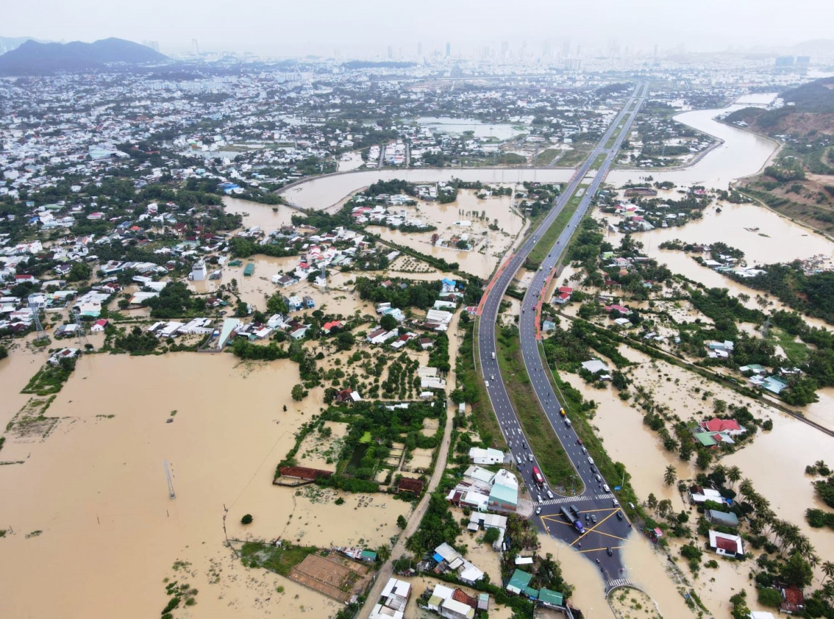 Khánh Hòa: 5 người chết và mất tích, học sinh nhiều nơi nghỉ học