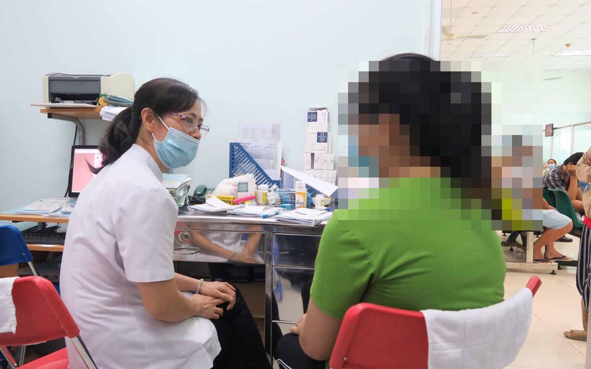 Bác sĩ và những trăn trở về trẻ vị thành niên nhiễm HIV