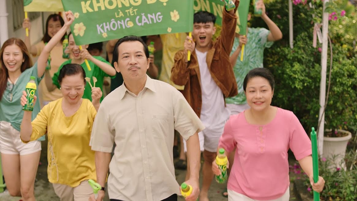 Những yếu tố vui nhộn trong MV Tết "Quốc tế dọn nhà"