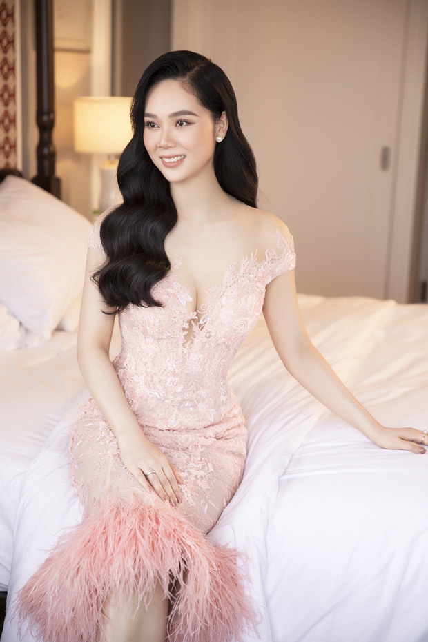 Chuyện showbiz: Hoa hậu Mai Phương tái xuất xinh đẹp sau 18 năm đăng quang