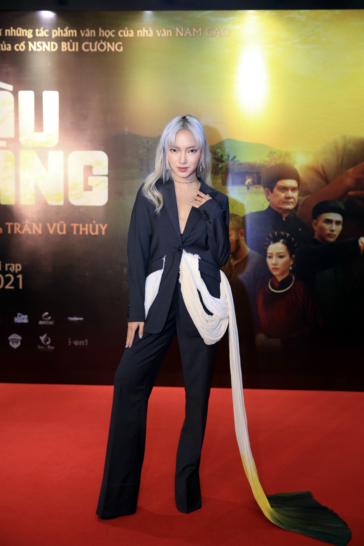 Châu Bùi, Hồng Diễm và dàn sao Việt đổ bộ buổi công chiếu phim "Cậu Vàng"