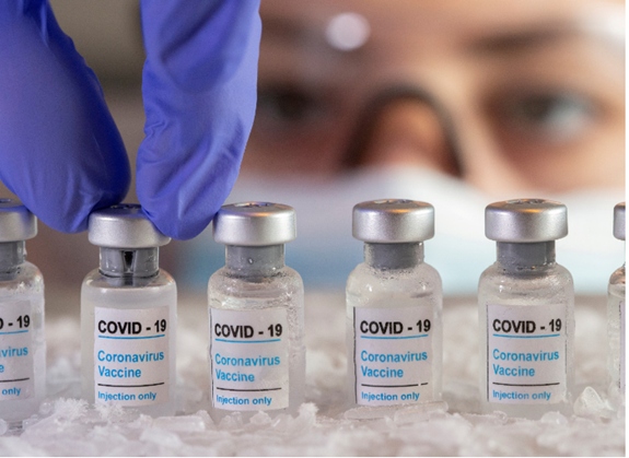 Ba Lan đền tiền cho người tiêm vaccine Covid-19 nếu có tác dụng phụ