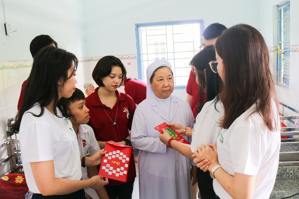 Tập đoàn giáo dục Nguyễn Hoàng thực hiện hành trình thiện tâm, hướng tới cộng đồng