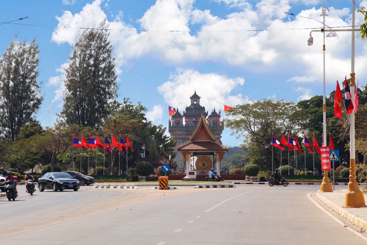 Vientiane rực rỡ cờ hoa trước giờ khai mạc Đại hội 11 Đảng Nhân dân Cách mạng Lào