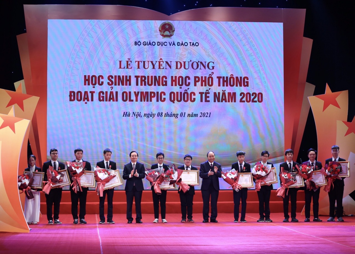 Thủ tướng tuyên dương các học sinh THPT đoạt giải Olympic quốc tế năm 2020